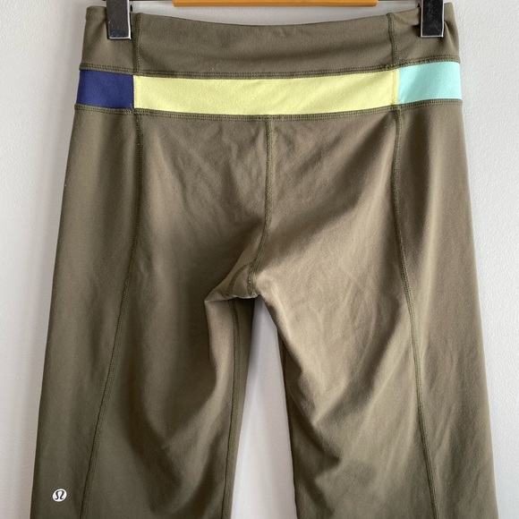 Lululemon Reversible Cropped Yoga Pant - Picture 6 of 10